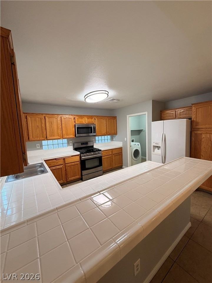5152 Silhouette Ave - Photo 7 of 21