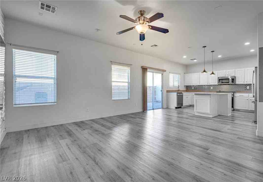 9750 Southerton St - Photo 6 of 17