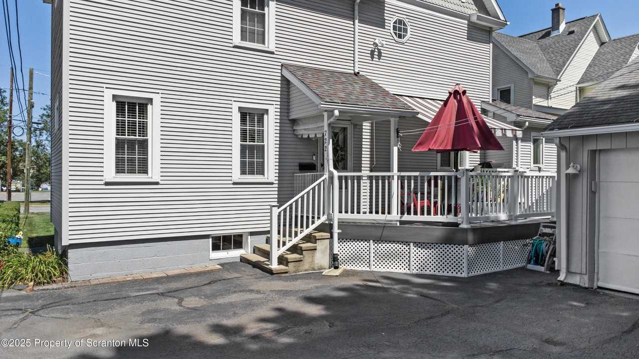 722 Electric St - Photo 5 of 28
