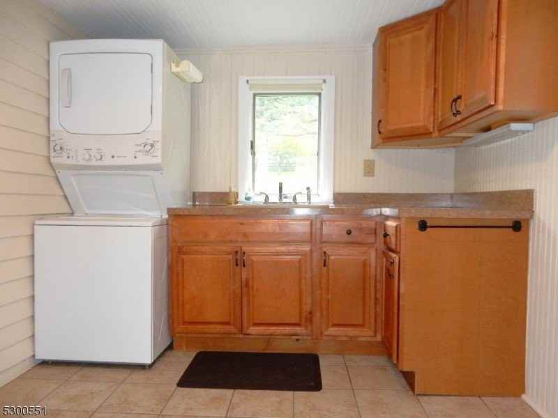 215 Main St - Photo 4 of 13