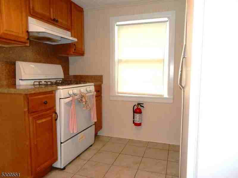 215 Main St - Photo 5 of 13