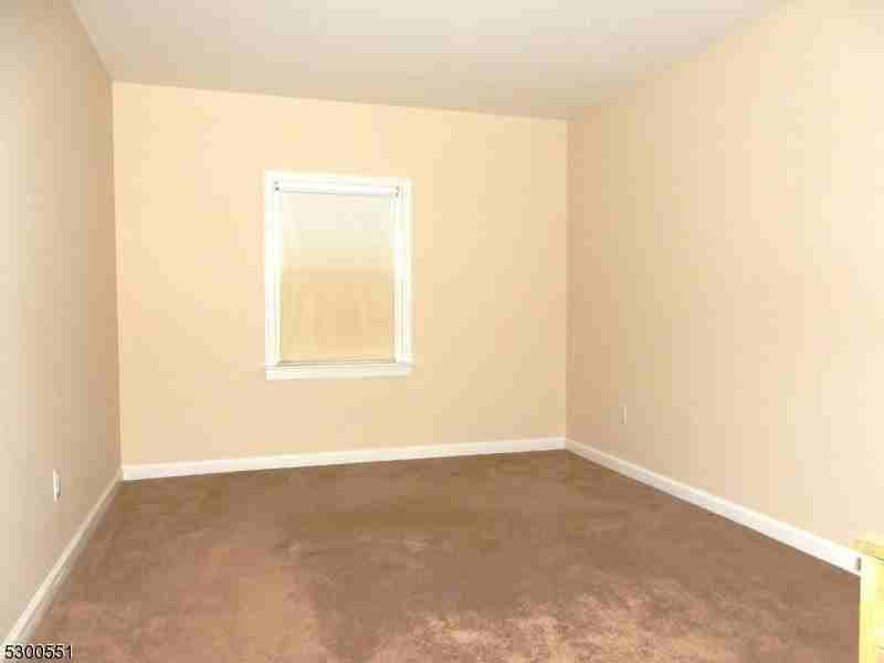 215 Main St - Photo 7 of 13