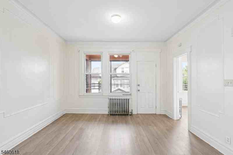 362 Myrtle Ave - Photo 5 of 11
