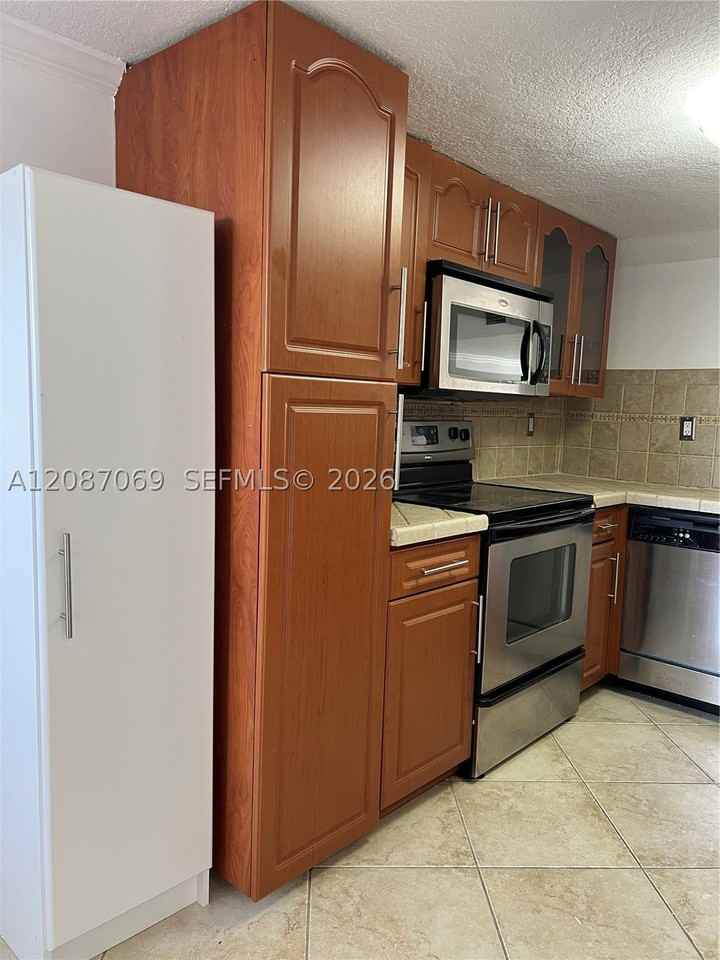 1153 Nw 123rd Pl #304 - Photo 7 of 32