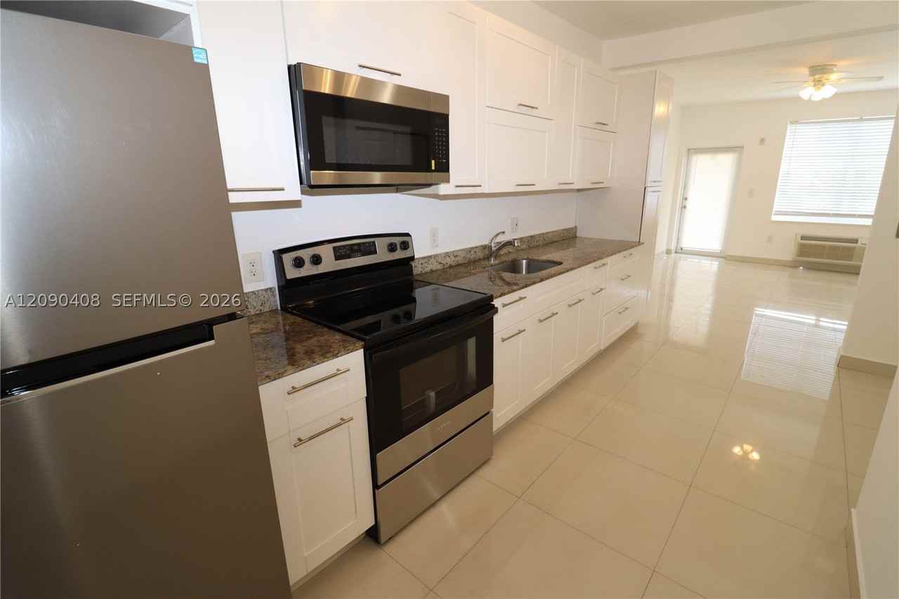 540 74th St #3 - Photo 2 of 21