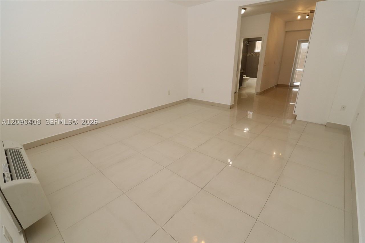 540 74th St #3 - Photo 3 of 21