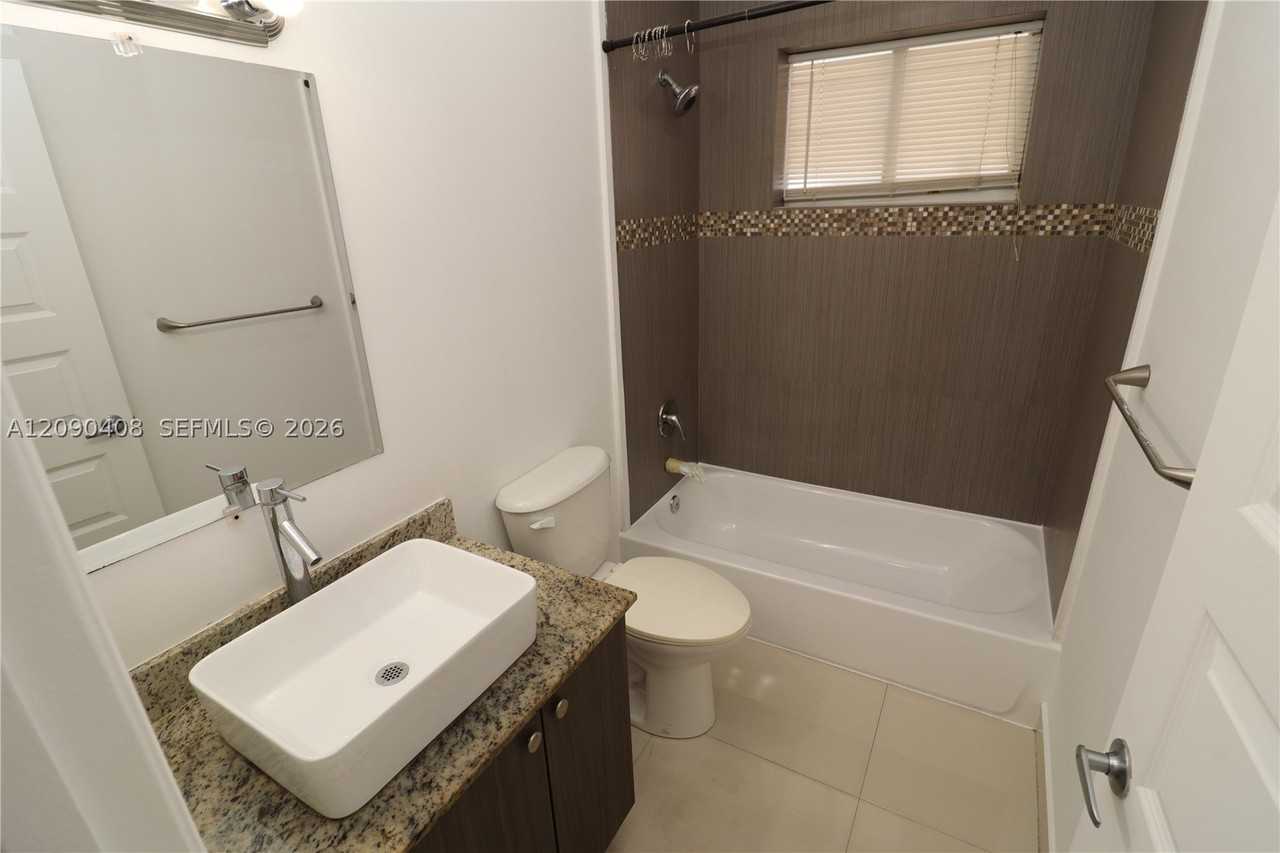 540 74th St #3 - Photo 5 of 21