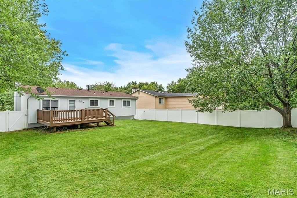 331 Sorrento Dr - Photo 6 of 35