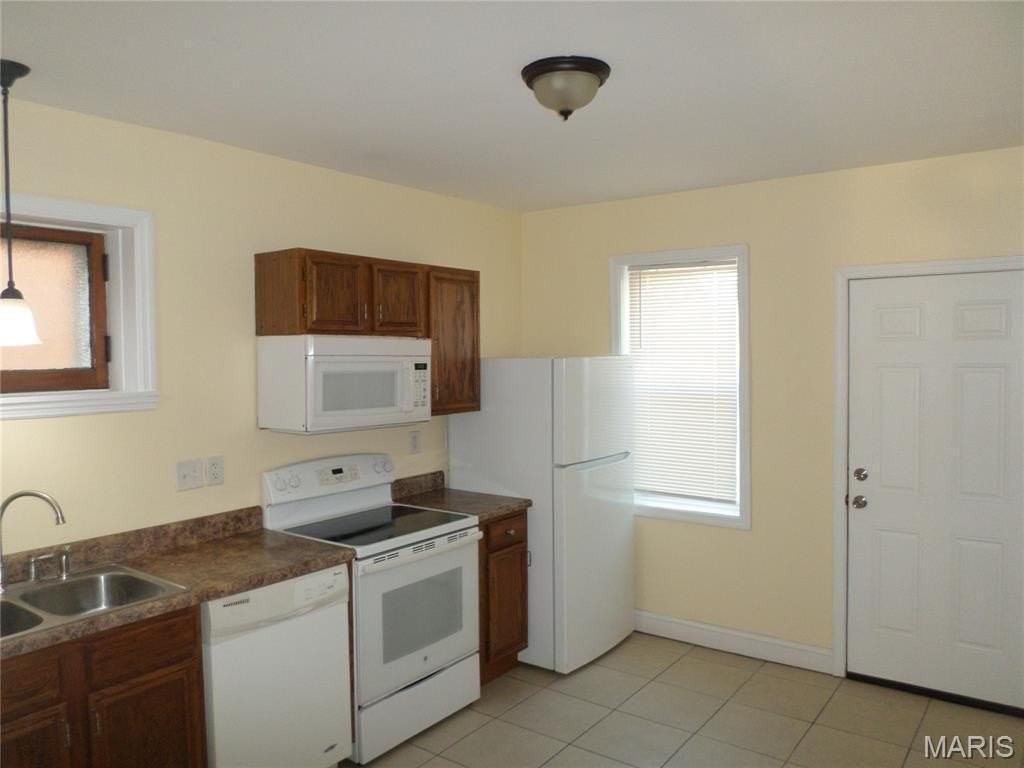 3902 Iowa Ave - Photo 3 of 13