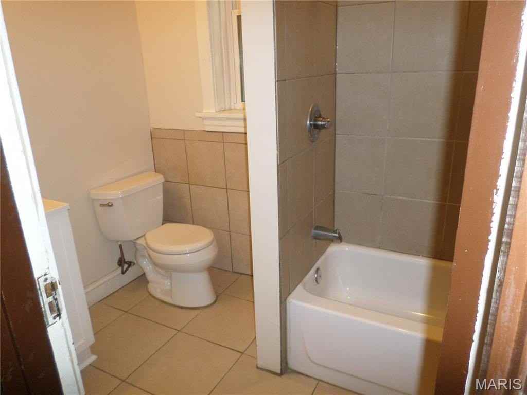 3902 Iowa Ave - Photo 5 of 13