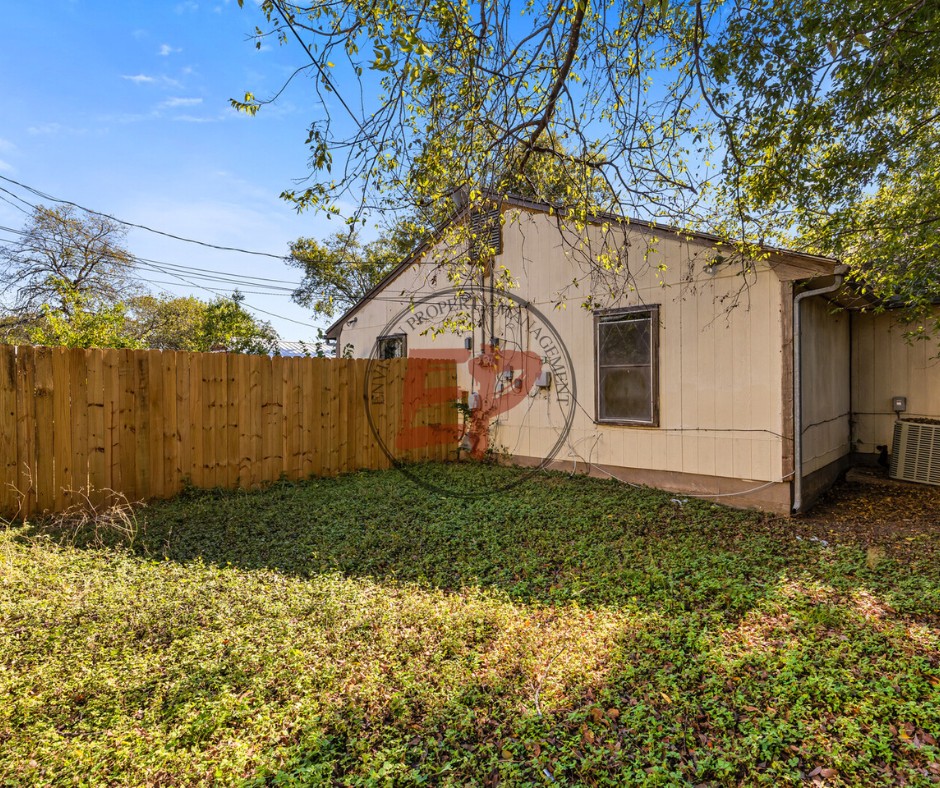 3627 Colcord Avenue - Photo 3 of 9