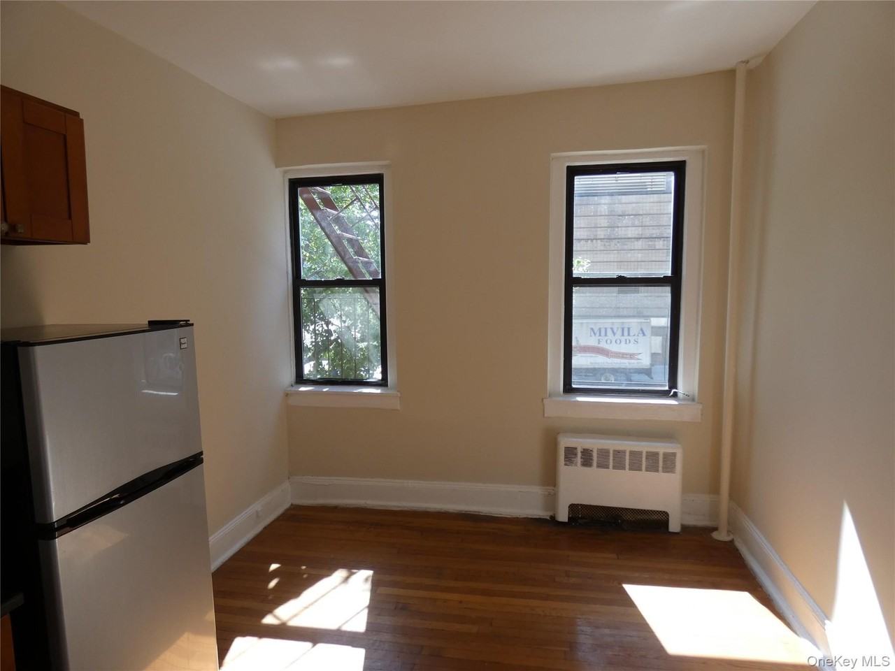 589 1st Ave #1 - Photo 3 of 7