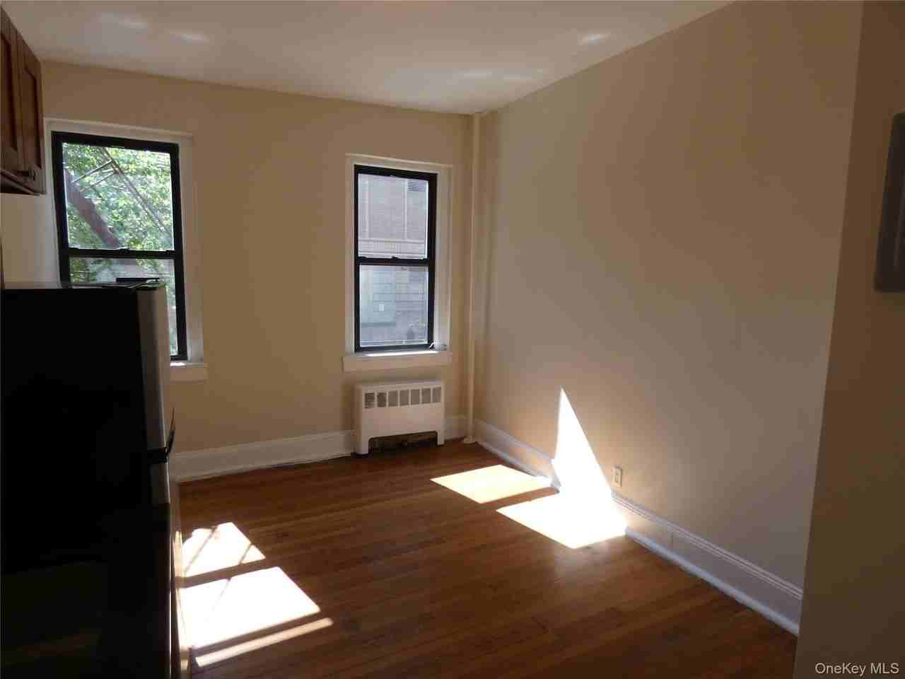 589 1st Ave #1 - Photo 4 of 7
