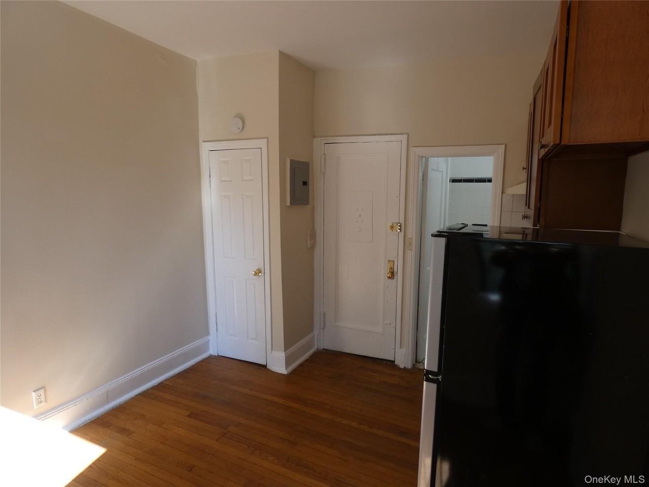 589 1st Ave #1 - Photo 5 of 7