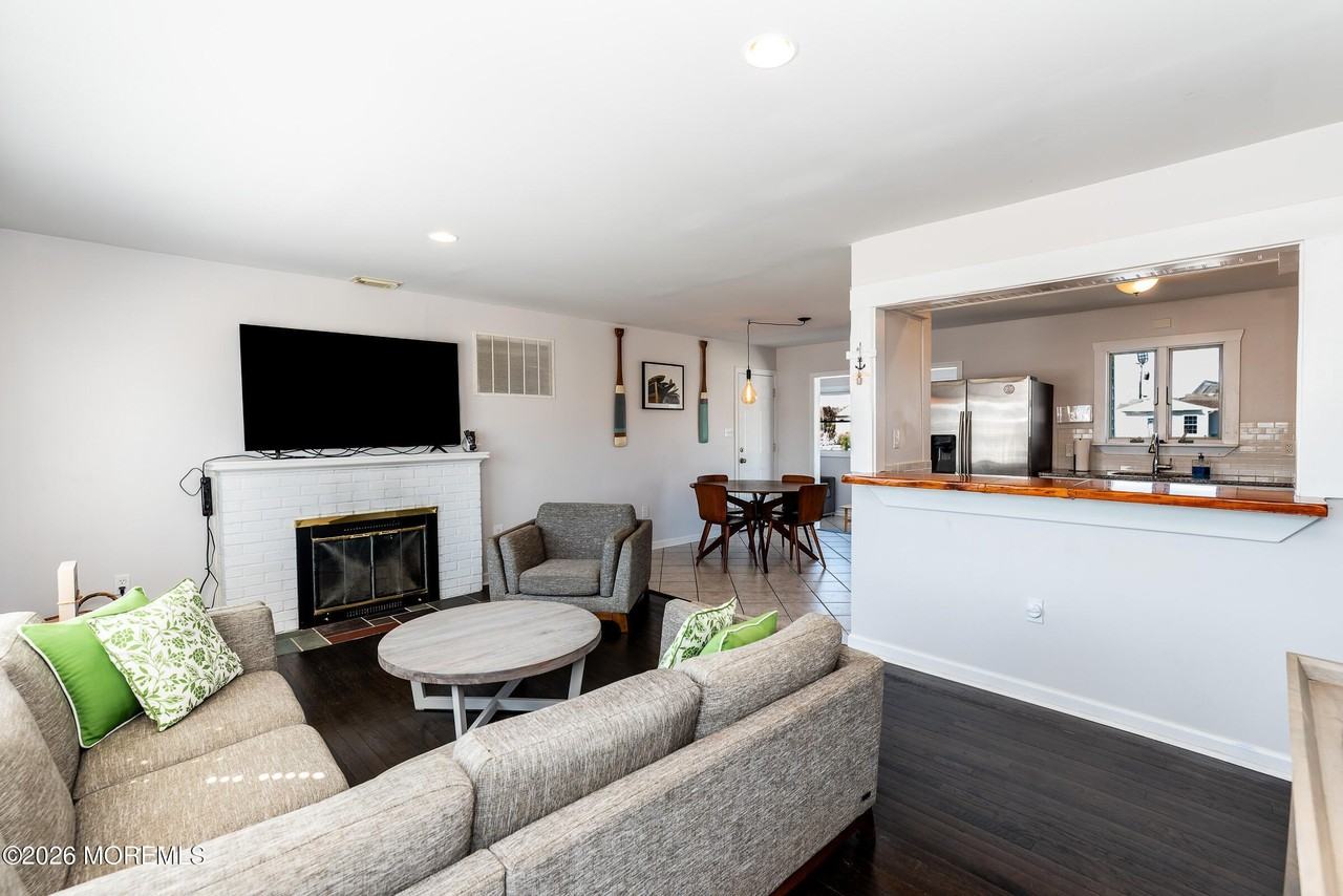 1201 Penguin Ct - Photo 5 of 35
