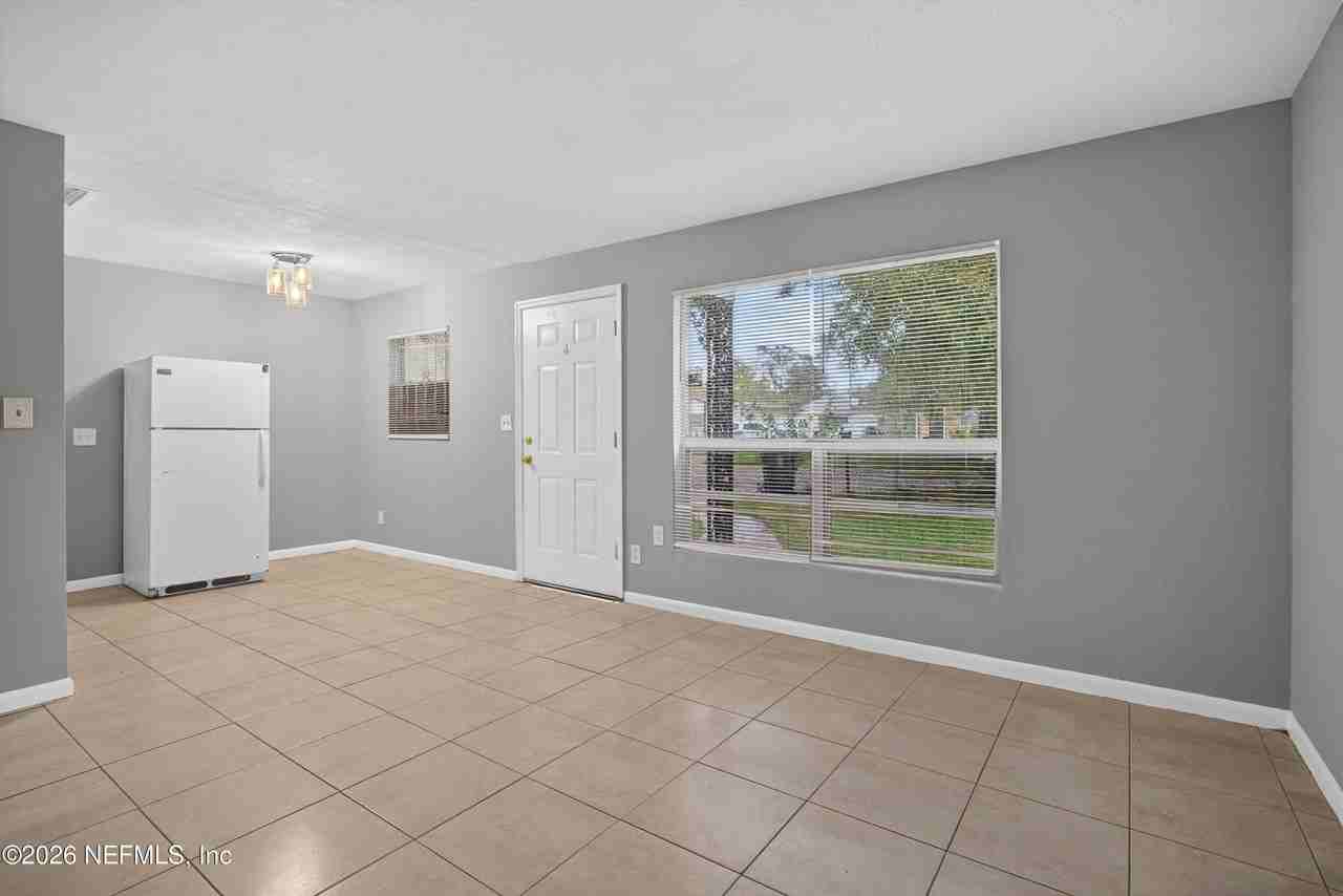 4030 Leonard Cir E - Photo 4 of 29