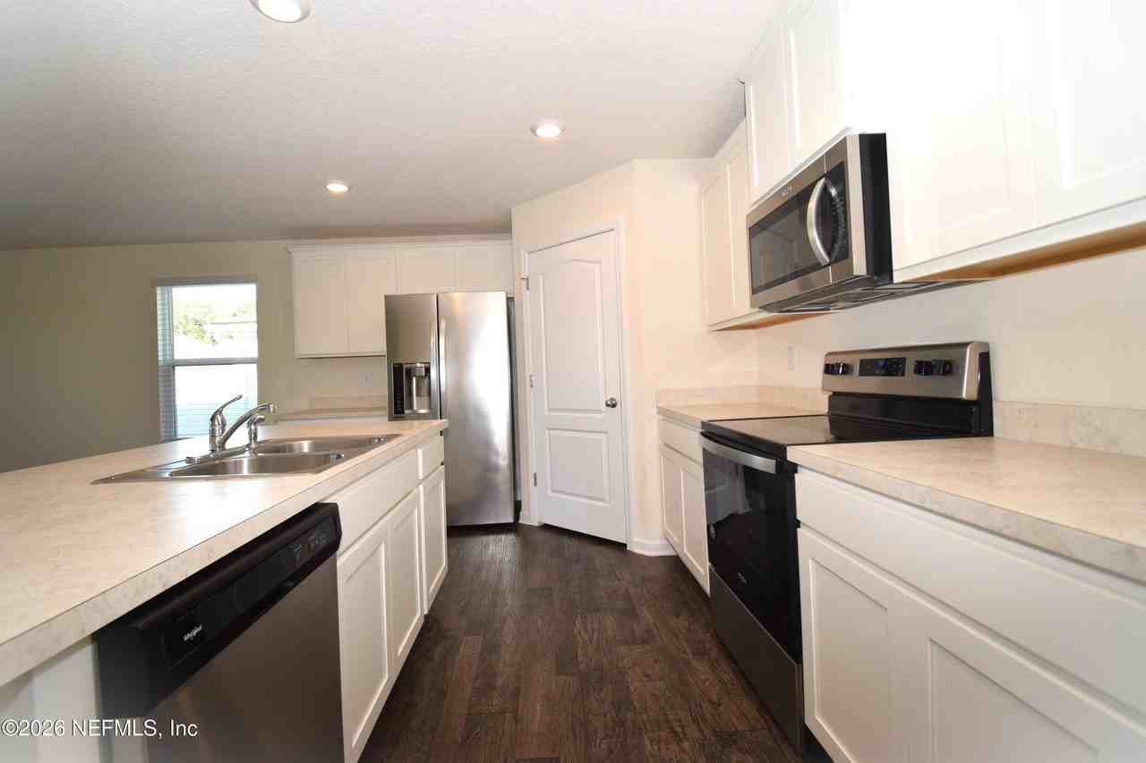 3733 Shiner Dr - Photo 6 of 33