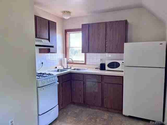 37 Elk Lake Rd - Photo 2 of 13