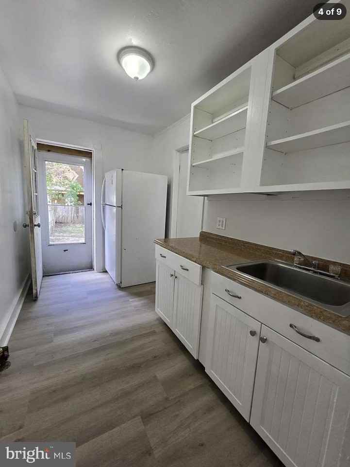 627 N 2nd St #627 - Photo 4 of 9