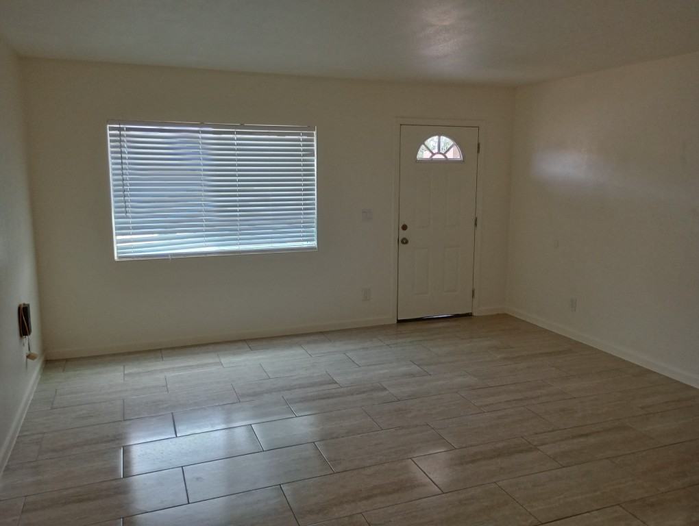 203 E 4th St - Photo 5 of 20