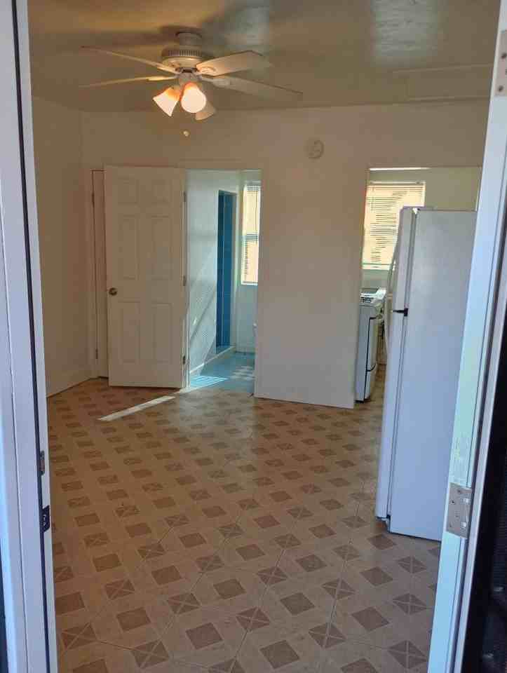 301 N Sunshine Blvd #6 - Photo 2 of 9