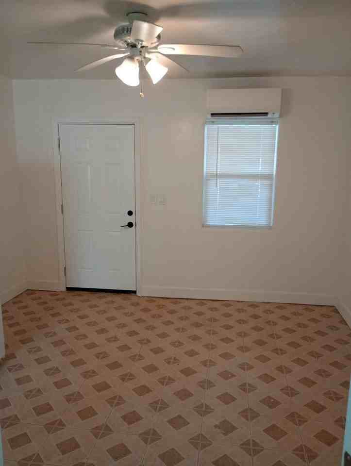 301 N Sunshine Blvd #6 - Photo 3 of 9