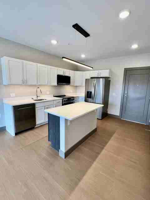 1029 Sw Adams St #2 - Photo 2 of 24