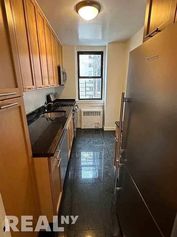 E 79th St #8L - Photo 6 of 9