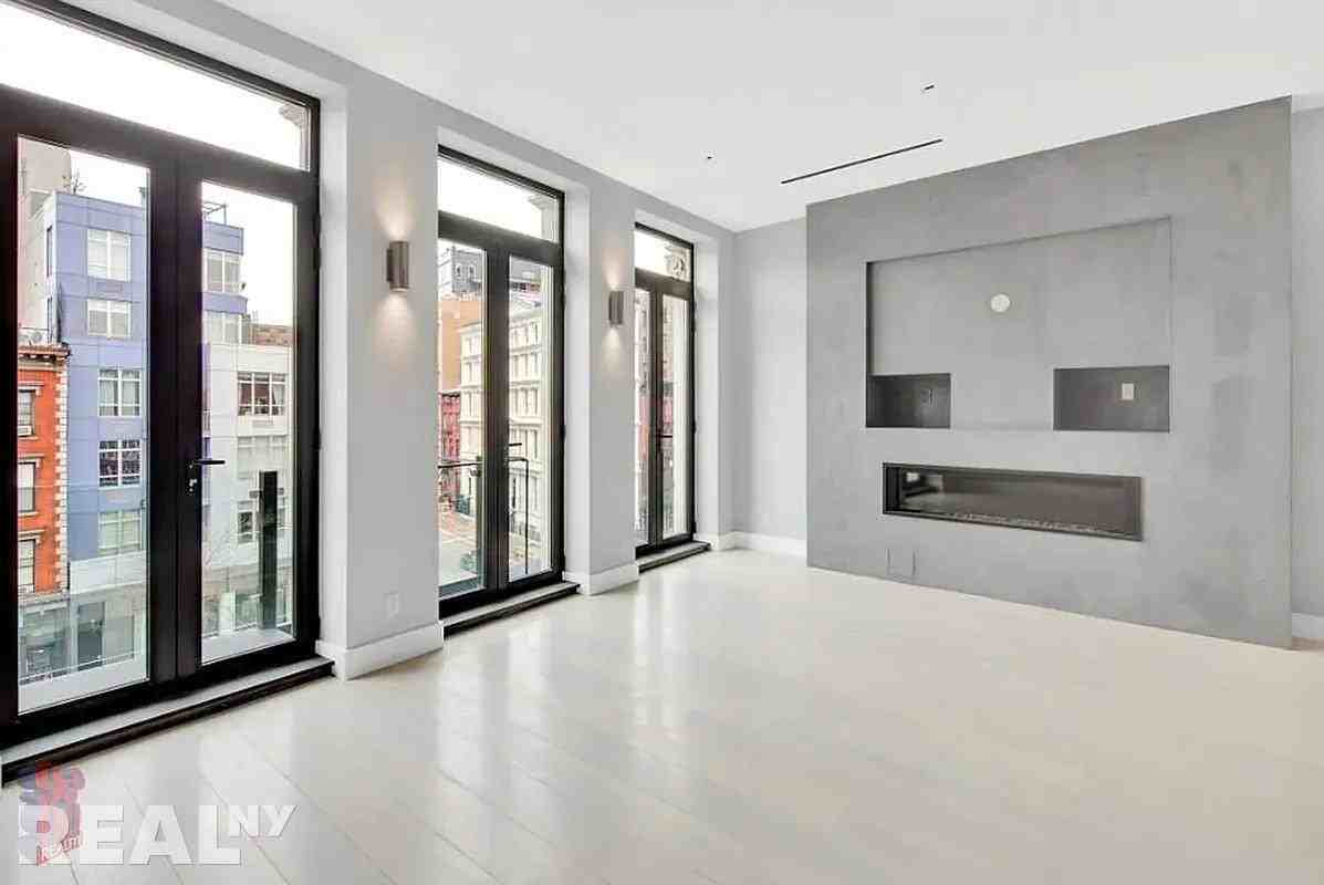 Bowery #3 - Photo 2 of 3