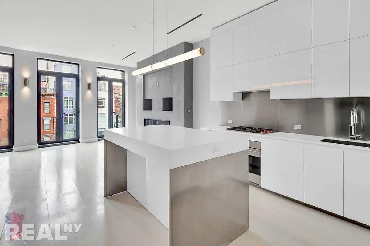 Bowery #3 - Photo 3 of 3