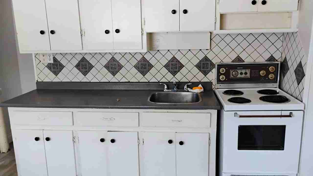 2394 Pillette Rd - Photo 4 of 8