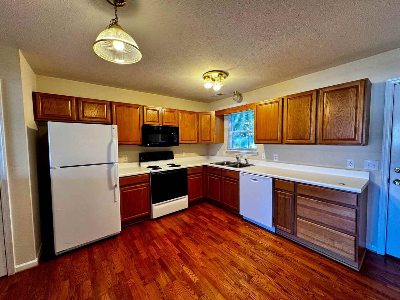 337 Emerson Ln - Photo 5 of 9
