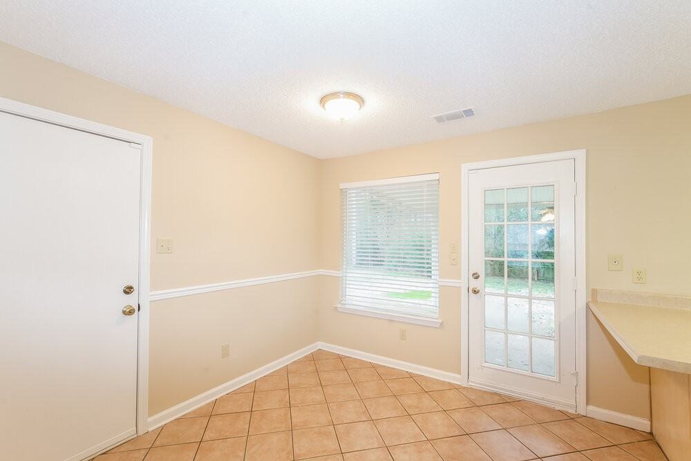 6867 Brady Hill Dr - Photo 4 of 17