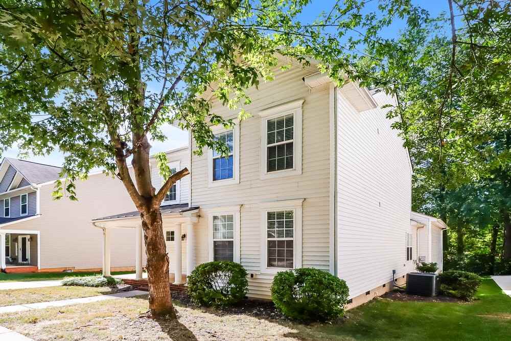 10217 Meadow Crossing Ln - Photo 5 of 18