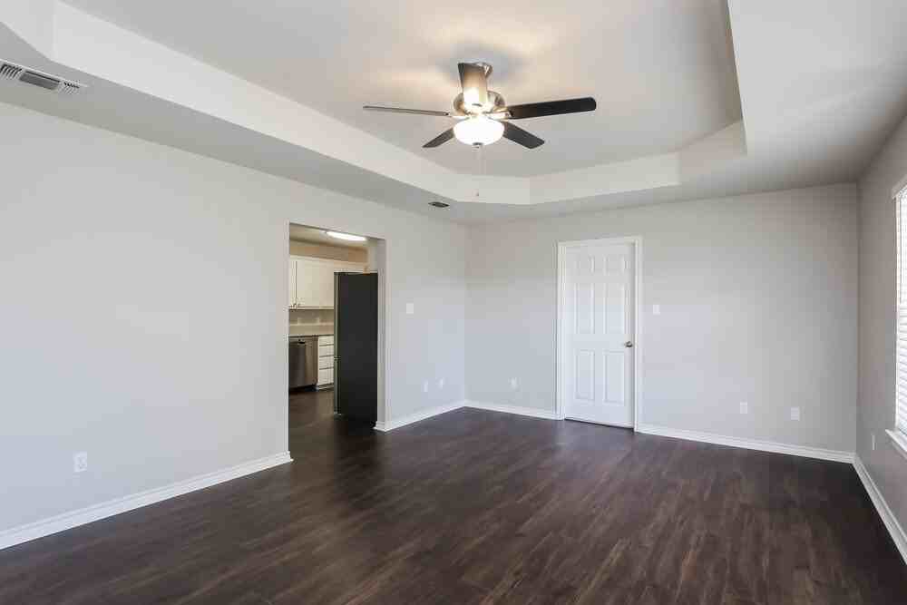 1000 Dye Blvd - Photo 3 of 16