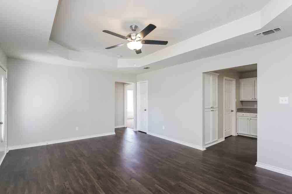 1000 Dye Blvd - Photo 5 of 16