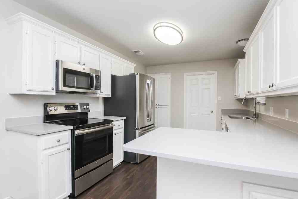1000 Dye Blvd - Photo 7 of 16