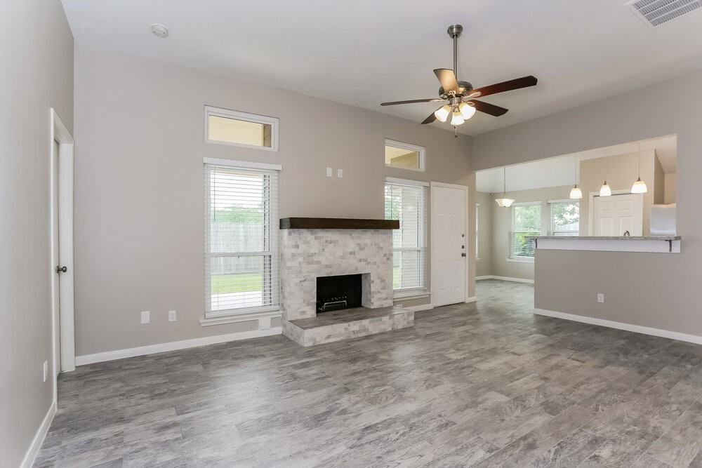 1407 Bayou Glen Dr - Photo 3 of 16