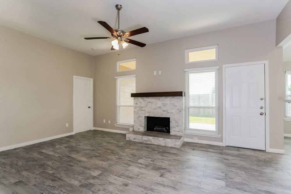 1407 Bayou Glen Dr - Photo 4 of 16