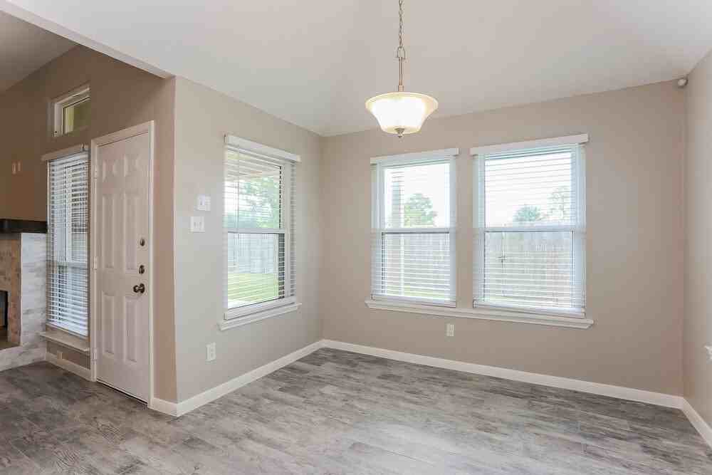 1407 Bayou Glen Dr - Photo 5 of 16