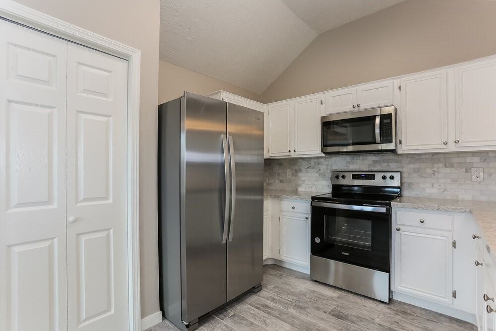1407 Bayou Glen Dr - Photo 7 of 16