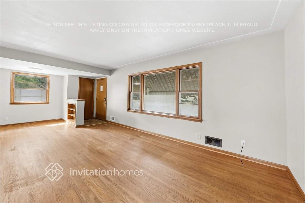 8221 Bloomington Ave - Photo 6 of 21