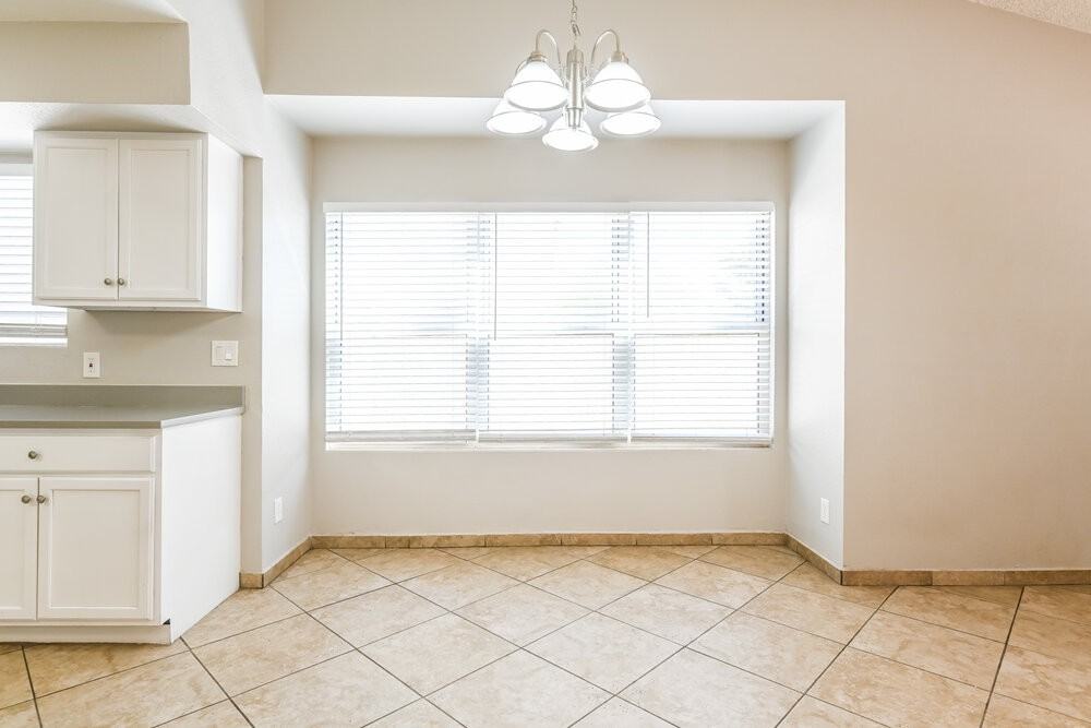 4467 W Yorkshire Dr - Photo 6 of 16