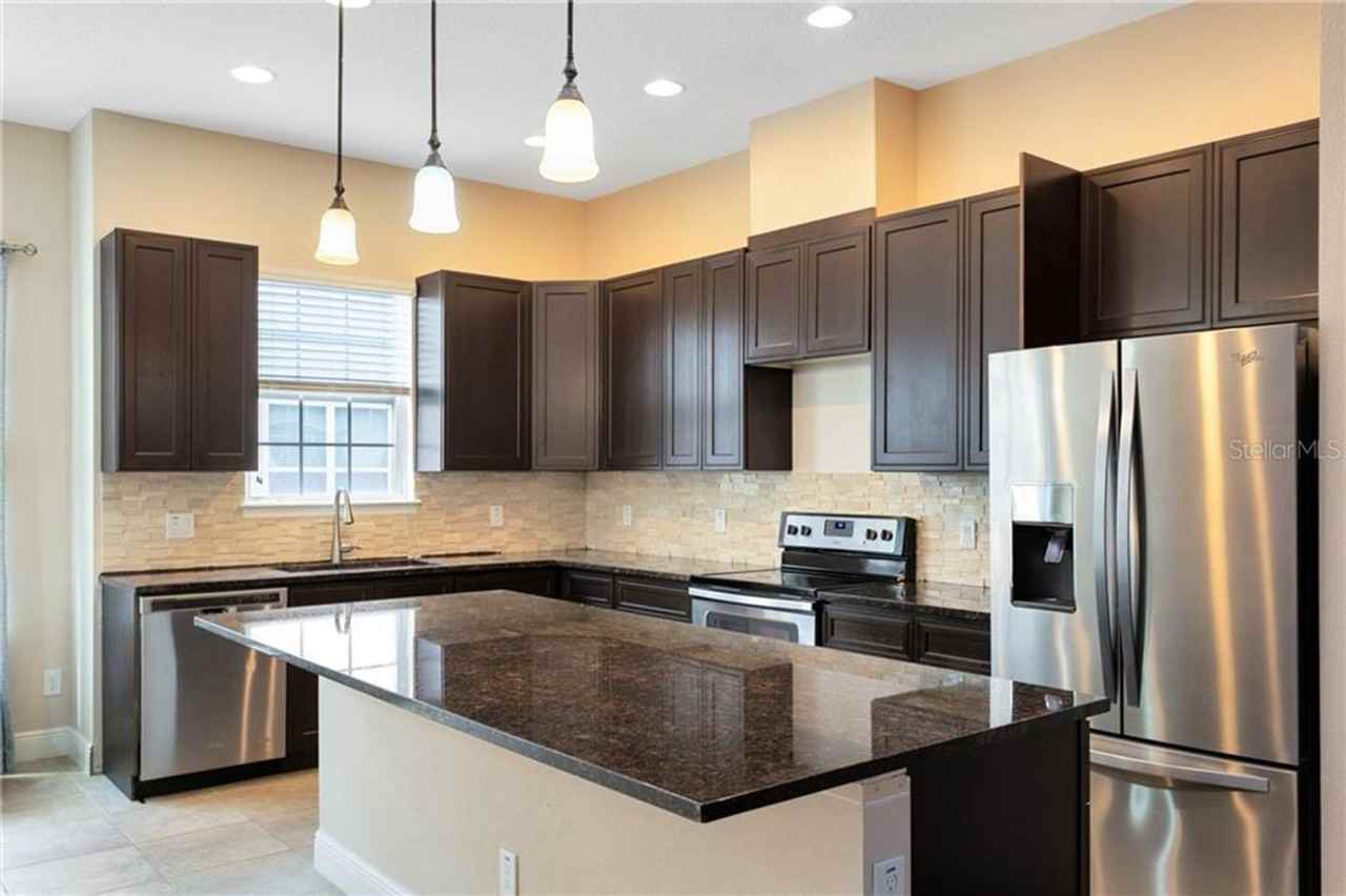 1412 Lobelia Dr - Photo 4 of 19