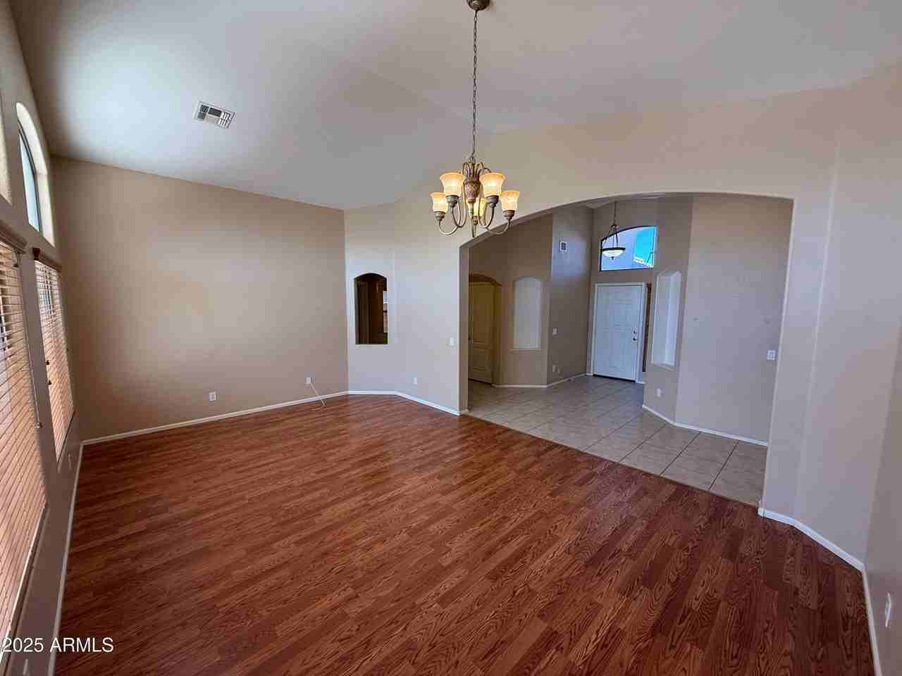 2321 W Straight Arrow Ln - Photo 6 of 35