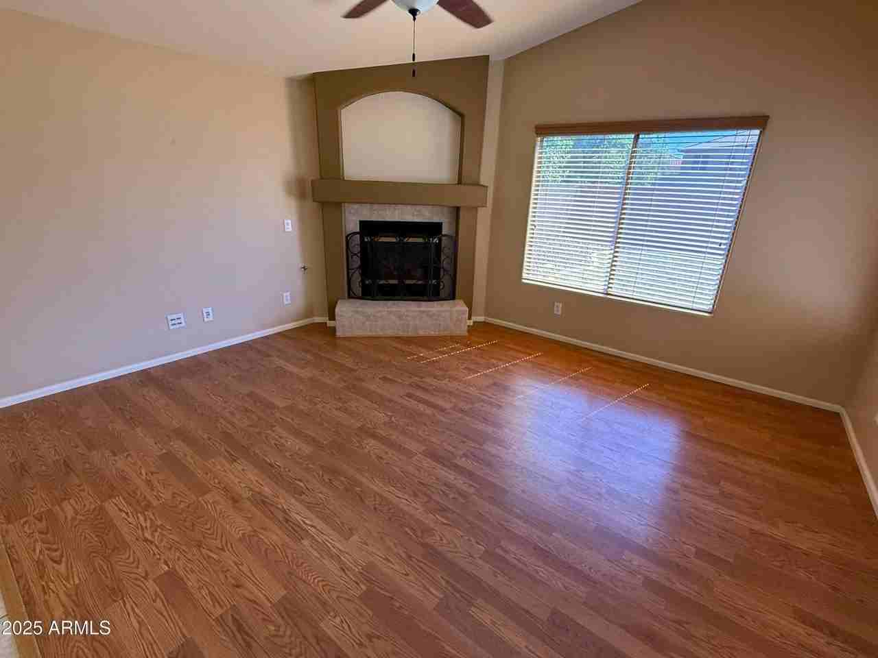 2321 W Straight Arrow Ln - Photo 7 of 35