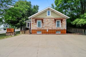 featured image of 325 Center St