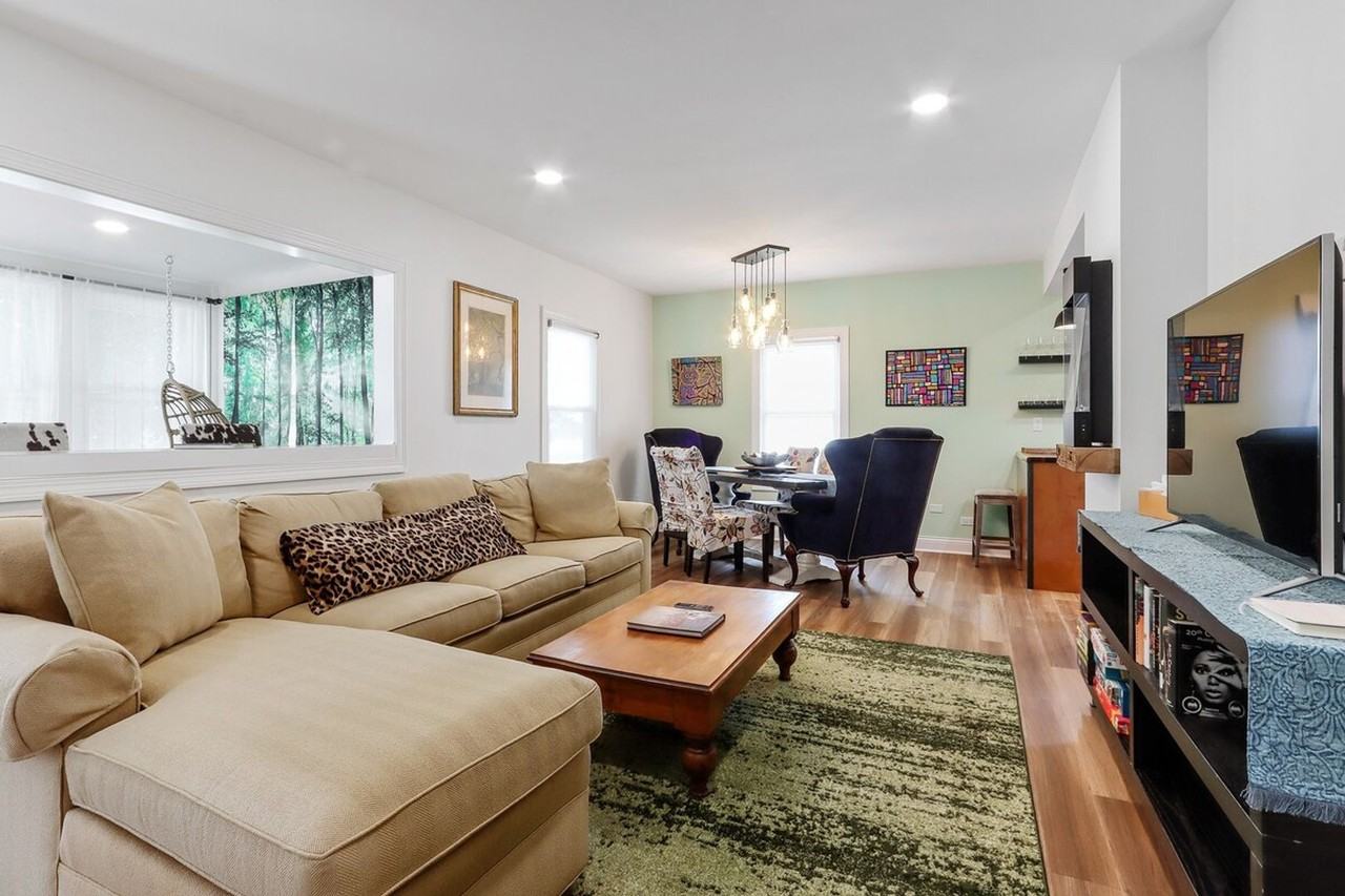 325 Center St - Photo 2 of 12