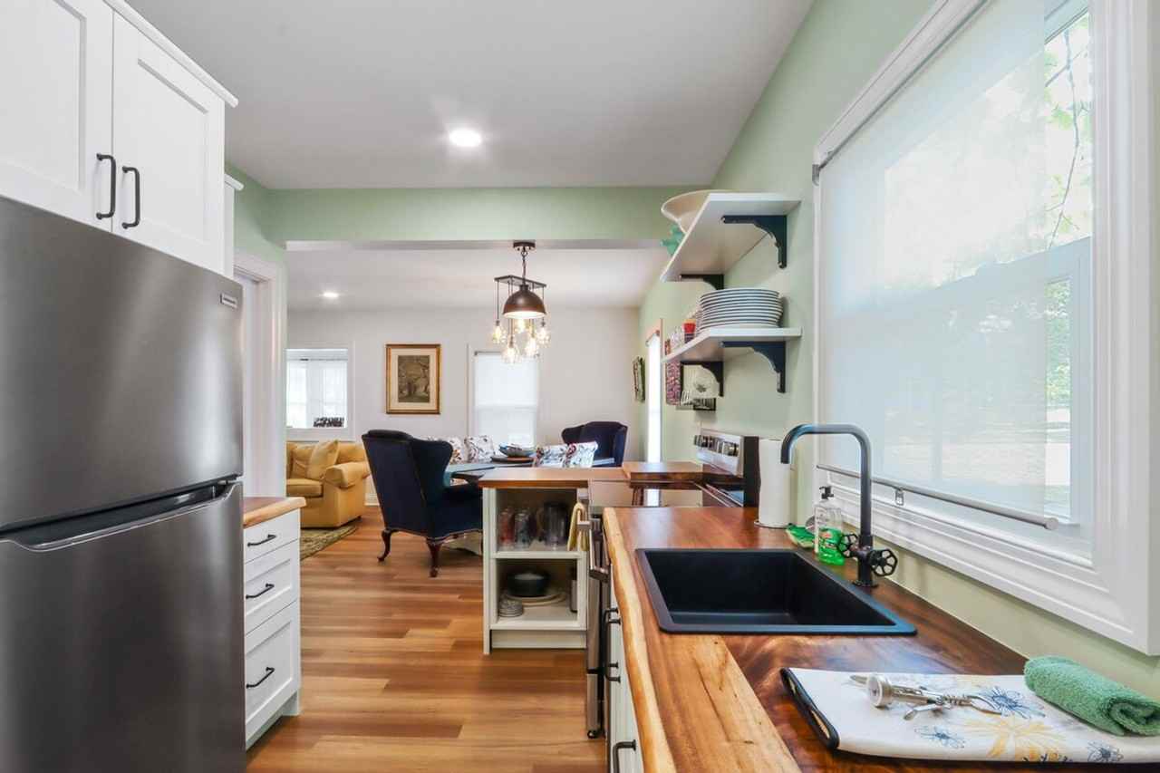 325 Center St - Photo 4 of 12