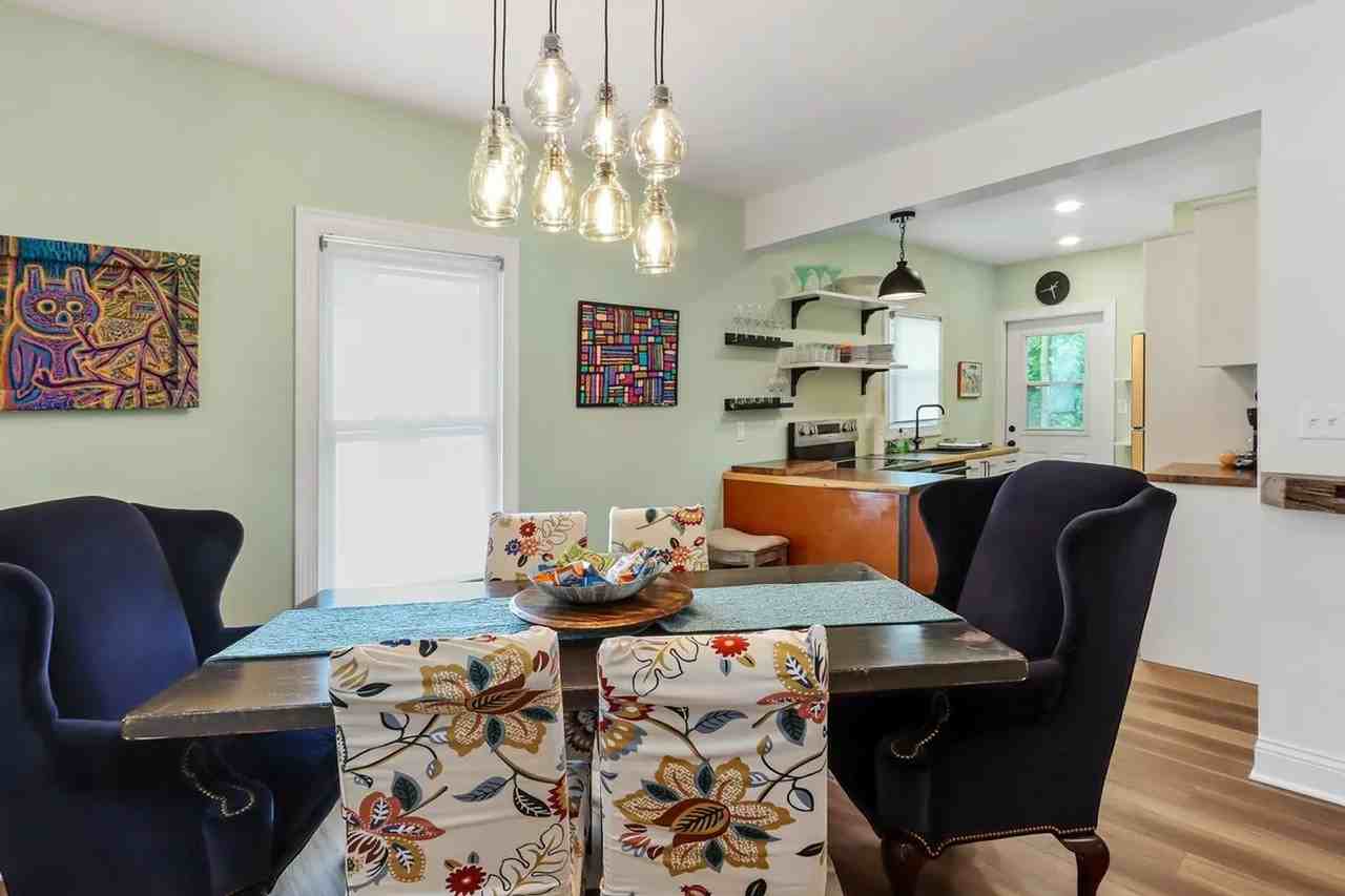 325 Center St - Photo 5 of 12